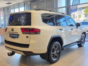 Toyota Land Cruiser 300 3.3D GR-Sport - Image 7