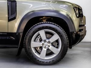 Land Rover Defender 110 D300 X-Dynamic HSE - Image 4