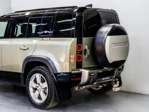 Land Rover Defender 110 D300 X-Dynamic HSE - Image 9