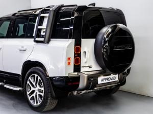 Land Rover Defender 110 D300 X-Dynamic HSE - Image 9