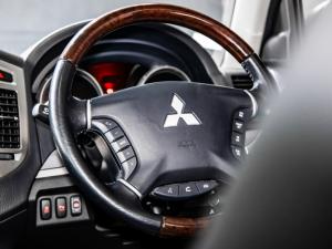 Mitsubishi Pajero 5-door 3.2DI-D GLS - Image 12