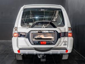 Mitsubishi Pajero 5-door 3.2DI-D GLS - Image 4