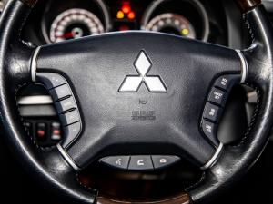 Mitsubishi Pajero 5-door 3.2DI-D GLS - Image 6