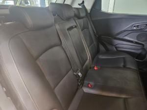 Mahindra XUV300 1.2T W8 - Image 6
