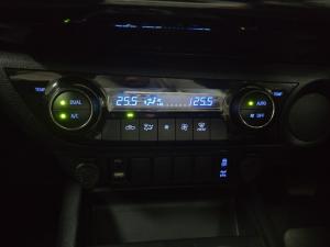 Toyota Hilux 2.8GD-6 double cab Raider auto - Image 13