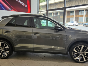 Volkswagen T-Roc 2.0TSI 4Motion R-Line - Image 17