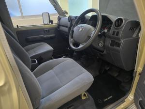 Toyota Land Cruiser 79 4.5D-4D LX V8 single cab - Image 6