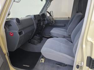 Toyota Land Cruiser 79 4.5D-4D LX V8 single cab - Image 7