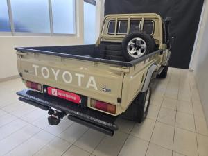 Toyota Land Cruiser 79 4.5D-4D LX V8 single cab - Image 2