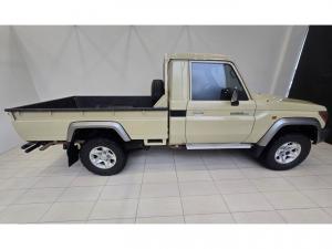 Toyota Land Cruiser 79 4.5D-4D LX V8 single cab - Image 3