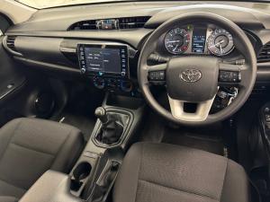 Toyota Hilux 2.4GD-6 single cab Raider manual - Image 6