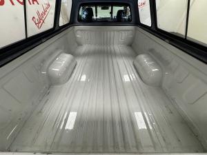 Toyota Hilux 2.4GD-6 single cab Raider manual - Image 17