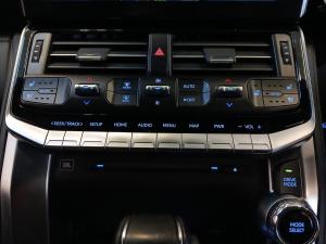 Toyota Land Cruiser 300 3.3D ZX - Image 15