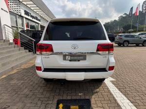 Toyota Land Cruiser 200 4.5D-4D V8 VX-R - Image 5