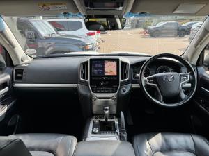 Toyota Land Cruiser 200 4.5D-4D V8 VX-R - Image 6