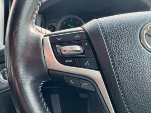 Toyota Land Cruiser 200 4.5D-4D V8 VX-R - Image 9