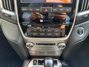 Toyota Land Cruiser 200 4.5D-4D V8 VX-R - Image 15