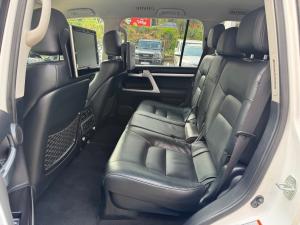 Toyota Land Cruiser 200 4.5D-4D V8 VX-R - Image 17