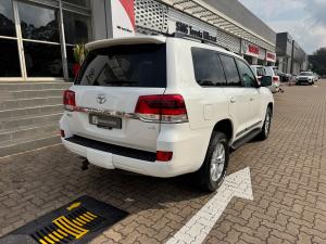 Toyota Land Cruiser 200 4.5D-4D V8 VX-R - Image 2