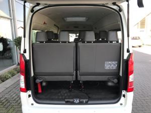 Toyota Quantum 2.8 SLWB bus 14-seater GL manual - Image 9