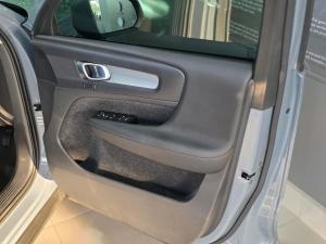 Volvo XC40 T4 Momentum - Image 14