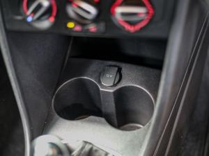 Volkswagen Polo sedan 1.4 Comfortline - Image 20