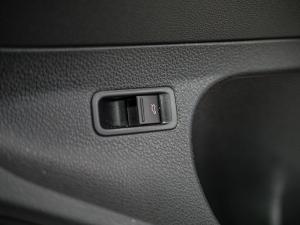 Volkswagen Polo sedan 1.4 Comfortline - Image 23