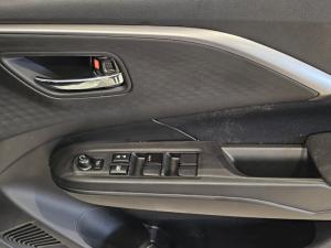 Suzuki Swift 1.2 GLX auto - Image 13
