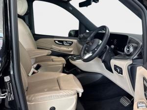 Mercedes-Benz V-Class V300d Exclusive - Image 12
