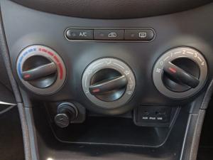 Hyundai i10 1.25 Fluid - Image 19