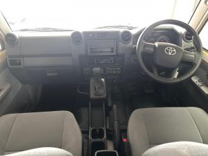 Toyota Land Cruiser 79 2.8GD-6 single cab auto - Image 6