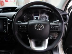Toyota Hilux 2.4GD-6 Xtra cab Raider manual - Image 8