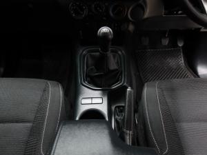 Toyota Hilux 2.4GD-6 Xtra cab Raider manual - Image 12