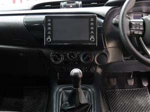 Toyota Hilux 2.4GD-6 Xtra cab Raider manual - Image 15