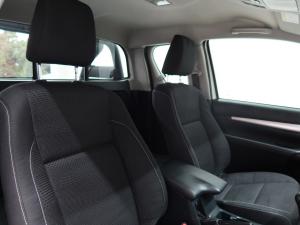 Toyota Hilux 2.4GD-6 Xtra cab Raider manual - Image 17