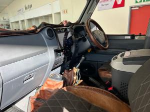 Toyota Land Cruiser 79 4.5D-4D V8 double cab LX - Image 7
