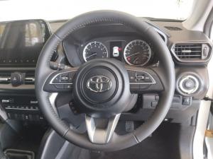 Toyota Urban Cruiser 1.5 XR manual - Image 8