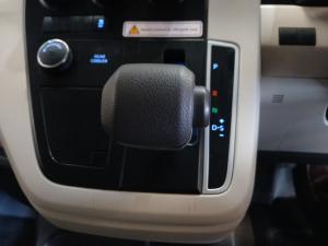 Toyota Quantum 2.8 SLWB bus 14-seater GL auto - Image 12