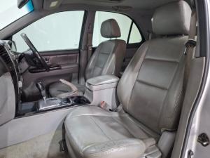 Kia Sorento 3.8 V6 4x4 automatic - Image 11