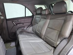 Kia Sorento 3.8 V6 4x4 automatic - Image 12