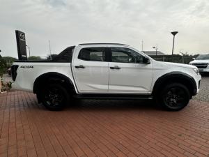 Isuzu D-Max 3.0TD double cab V-Cross 4x4 - Image 5