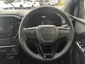 Isuzu D-Max 3.0TD double cab V-Cross 4x4 - Image 6