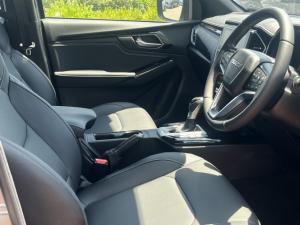 Isuzu D-Max 3.0TD double cab V-Cross 4x4 - Image 9