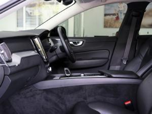 Volvo XC60 B5 AWD Plus Dark - Image 8