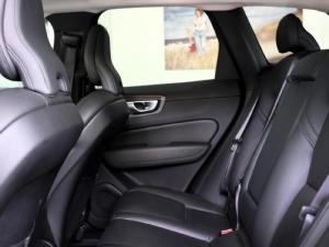 Volvo XC60 B5 AWD Plus Dark - Image 9
