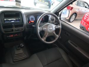 Nissan NP300 Hardbody 2.5TDi (aircon) - Image 11
