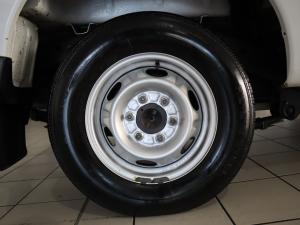 Nissan NP300 Hardbody 2.5TDi (aircon) - Image 21
