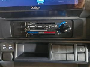 Toyota Land Cruiser 79 4.5D-4D LX V8 single cab - Image 14