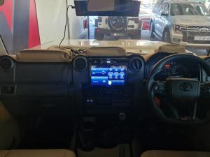 Toyota Land Cruiser 79 4.5D-4D LX V8 single cab - Image 25
