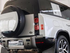 Land Rover Defender 110 D300 X-Dynamic HSE - Image 12
